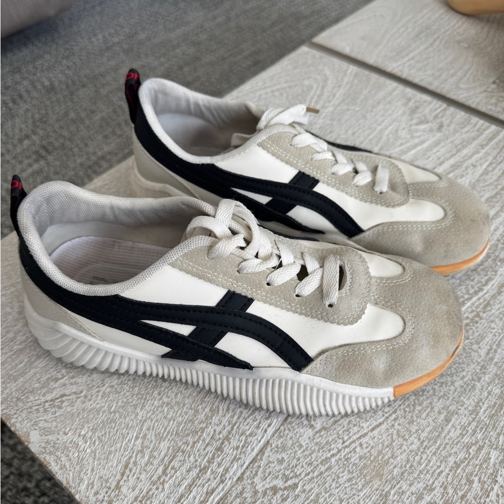 DeFlorance Sneakers